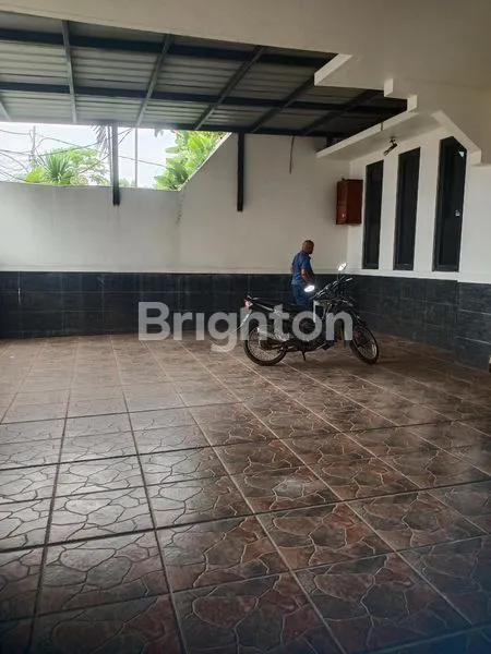 image RUMAH 2 LANTAI LUAS DAN ELEGAN (2)