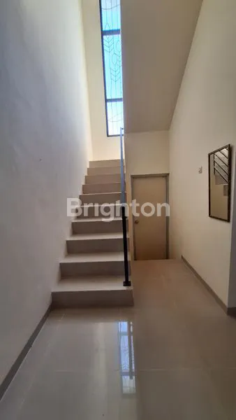 image RUMAH MEWAH 2 LANTAI DI JALAN NANGKA, DEKAT PUSAT BISNIS DAN PERBELANJAAN (2)