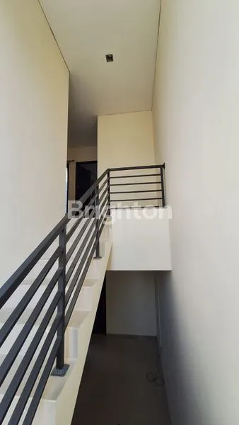 image RUMAH MEWAH 2 LANTAI DI JALAN NANGKA, DEKAT PUSAT BISNIS DAN PERBELANJAAN (7)