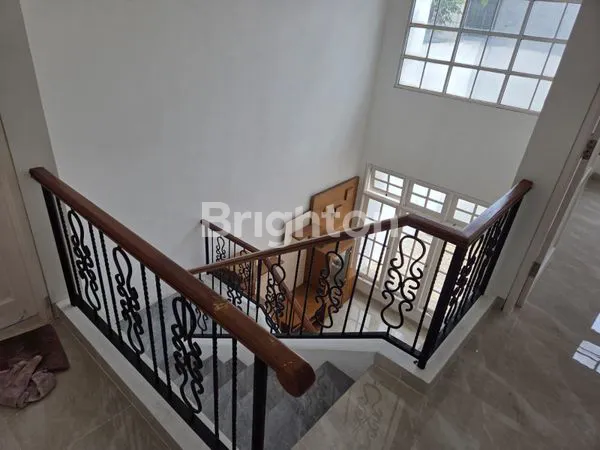 image LOKASI STRATEGIS DEKAT SEKOLAH , RUMAH 2 LANTAI SIAP HUNI DI DALAM CLUSTER YANG NYAMAN DAN ASRI LEGENDA WISATA CIBUBUR, BOGOR, JAWA BARAT (5)