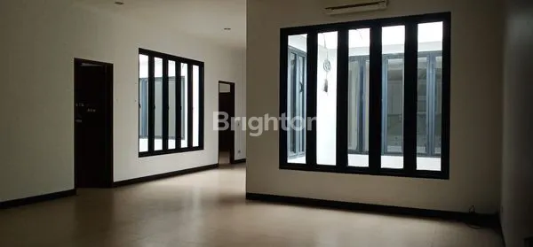 image RUMAH 2 LANTAI LUAS DAN ELEGAN (4)