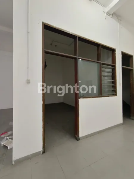 image BANGUNAN 2 LANTAI DI LOKASI STRATEGIS (5)