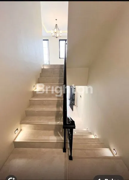 image RUMAH BARU 3 LANTAI DI JAGAKARSA, SHM, SIAP HUNI (2)