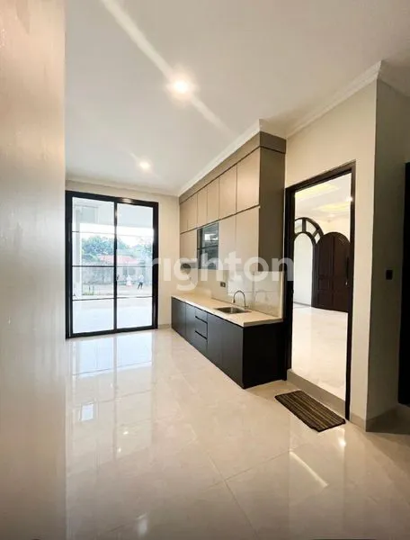 image RUMAH BARU 3 LANTAI DI JAGAKARSA, SHM, SIAP HUNI (3)
