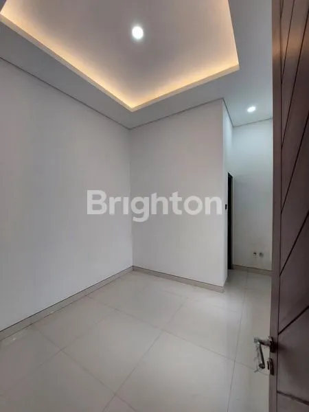 image RUMAH BARU 2 LANTAI DARMO PERMAI, SURABAYA BARAT. DEKAT RAYA HR. MUHAMMAD - MAYJEND SUNGKONO - TOL SATELIT - KUPANG INDAH - KUPANG JAYA, DLL.\N (5)