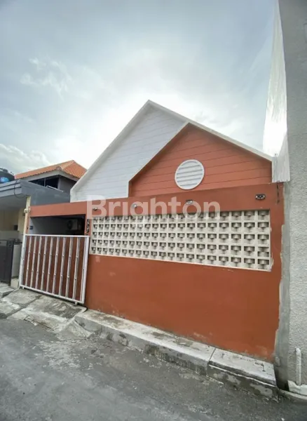 image SEWA MIN 2 TAHUN RUMAH HADAP TIMUR 2 KAMAR JUWET SARI PEMOGAN (1)