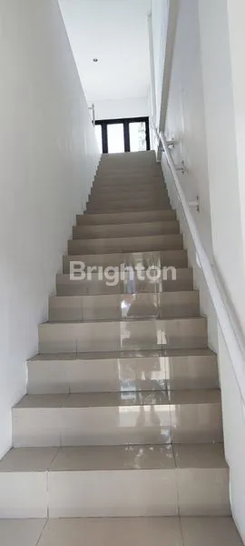 image ​\"RUKO LUXURY DESAIN MODERN ADA ROOF TOP– SIAP HUNI, COCOK UNTUK OFFICE, CAFE, ATAU STUDIO\"  (5)