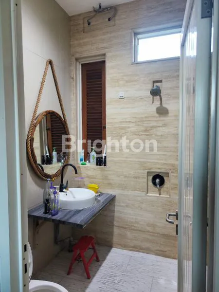 image RUMAH MEWAH 2,5 LANTAI, FULL FURNISH DI PALM SPRING REGENCY JAMBANGAN  (8)