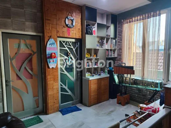 image RUMAH MEWAH 2,5 LANTAI, FULL FURNISH DI PALM SPRING REGENCY JAMBANGAN  (6)