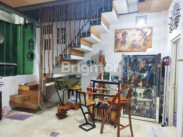 image RUMAH MEWAH 2,5 LANTAI, FULL FURNISH DI PALM SPRING REGENCY JAMBANGAN  (4)