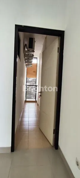 image ​RUKO LUXURY DESAIN MODERN DENGAN ROOFTOP – SIAP HUNI, COCOK UNTUK OFFICE, CAFE, ATAU STUDIO (6)