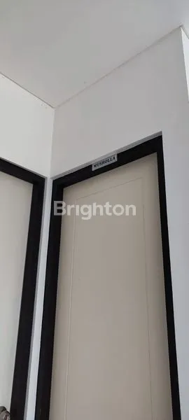 image ​RUKO LUXURY DESAIN MODERN DENGAN ROOFTOP – SIAP HUNI, COCOK UNTUK OFFICE, CAFE, ATAU STUDIO (8)