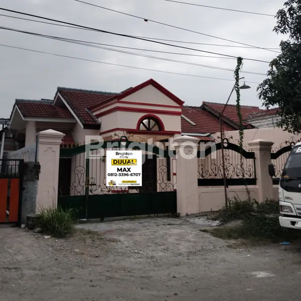 image RUMAH LOKASI STRATEGIS DEKAT TOL DAN KAMPUS BESAR DI BARAT SURABAYA (1)