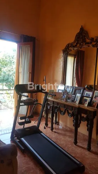 image RUMAH MEWAH 3 LANTAI FULL FURNISH DI METLAND CAKUNG (1)