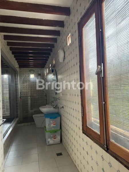 image RUMAH MEWAH DI DEKAT PANTAI SABA (5)