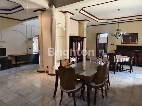 image RUMAH MEWAH CANTIK & LUAS LINGKUNGAN PERUMAHAN PREMIUM HADAP SELATAN SIAP HUNI 2 LANTAI STRATEGIS BEBAS BANJIR DI KEMANGGISAN JAKARTA BARAT (4)