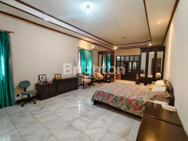 image RUMAH MEWAH CANTIK & LUAS LINGKUNGAN PERUMAHAN PREMIUM HADAP SELATAN SIAP HUNI 2 LANTAI STRATEGIS BEBAS BANJIR DI KEMANGGISAN JAKARTA BARAT (5)