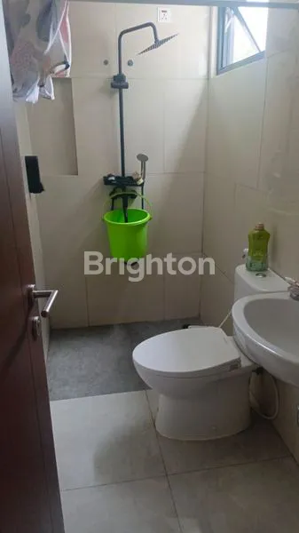 image LOKASI STRATEGIS DEKAT SEKOLAH PENABUR, RUMAH 2,5 LANTAI  FURNISHED DAN SUDAH FULL RENOVASI DIDALAM CLUSTER YANG NYAMAN DAN ASRI KOTA WISATA, CIBUBUR, GUNUNG PUTRI, BOGOR JAWA BARAT  (7)