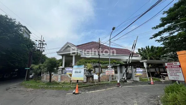 image RUMAH MEWAH HOOK KEBONSARI (2)