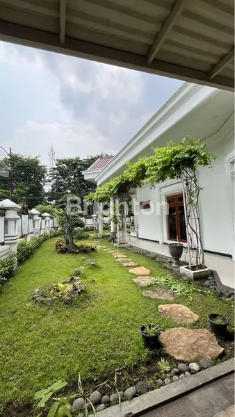 image RUMAH MEWAH HOOK KEBONSARI (3)