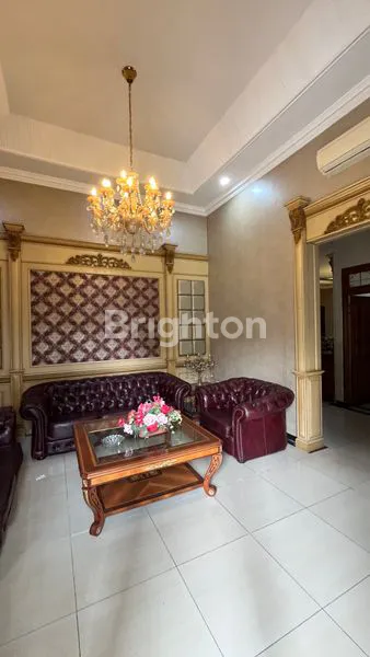 image RUMAH MEWAH HOOK KEBONSARI (6)