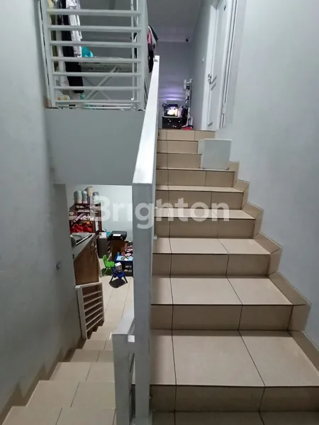 image DIJUAL RUMAH SIAP HUNI 2 LANTAI , 4 KAMAR DAERAH,DURI KEPA KEBON JERUK JAKARTA BARAT (1)