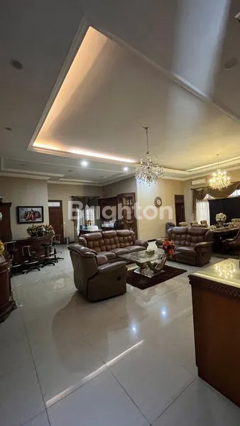 image RUMAH MEWAH HOOK KEBONSARI (7)