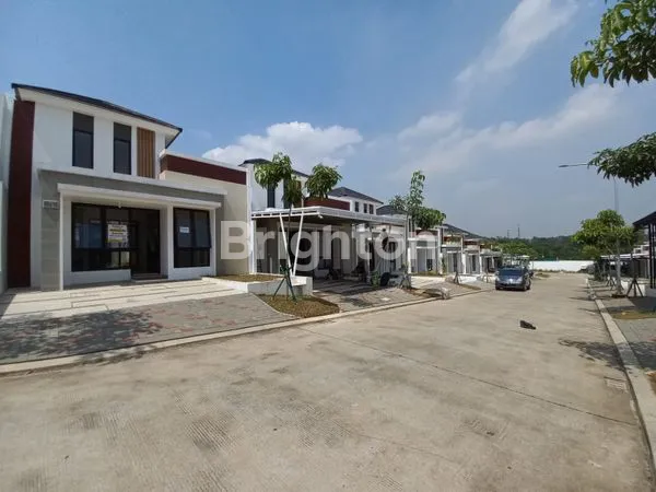 image RUMAH TERAWAT SIAP HUNI DIKAWASAN ELITE MAHAKARYA  CIPUTRA SENTUL (1)