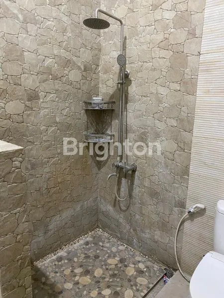 image DIJUAL RUMAH 2 LANTAI SEMI FURNISHED AREA SELANGKAH KE SUHAT DEKAT KAMPUS UNIVERSITAS TERNAMA AREA PERUMAHAN TUNGGULWULUNG KOTA MALANG (8)