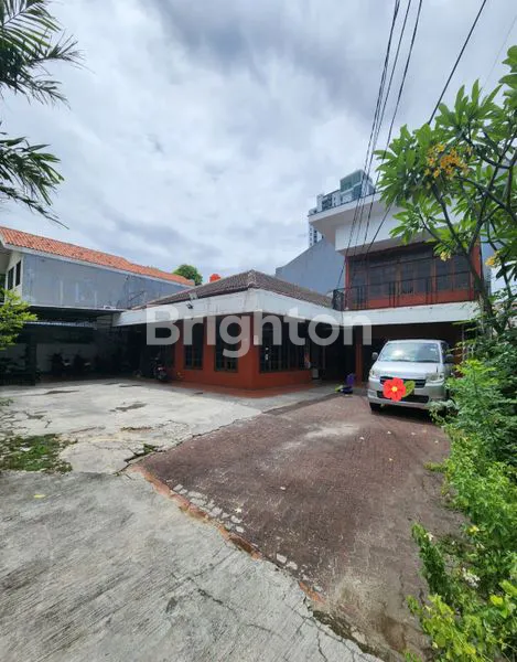 image RUMAH LUAS DI LOKASI STRATEGIS SALEMBA, JAKARTA PUSAT. (1)