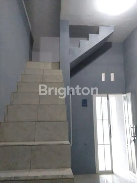 image DIJUAL RUMAH 2 LANTAI FULL FURNISHED COCOK UNTUK RUMAH KOS ATAU UNTUK KELUARGA BESAR AREA TUNJUNGSEKAR SELANGKAH KE SUHAT DAN KAMPUS UNIVERSITAS TERNAMA DI KOTA MALANG (2)