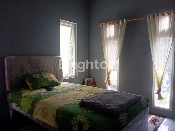 image DIJUAL RUMAH 2 LANTAI FULL FURNISHED COCOK UNTUK RUMAH KOS ATAU UNTUK KELUARGA BESAR AREA TUNJUNGSEKAR SELANGKAH KE SUHAT DAN KAMPUS UNIVERSITAS TERNAMA DI KOTA MALANG (3)