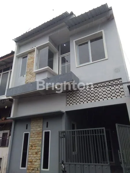 image DIJUAL RUMAH 2 LANTAI FULL FURNISHED COCOK UNTUK RUMAH KOS ATAU UNTUK KELUARGA BESAR AREA TUNJUNGSEKAR SELANGKAH KE SUHAT DAN KAMPUS UNIVERSITAS TERNAMA DI KOTA MALANG (1)