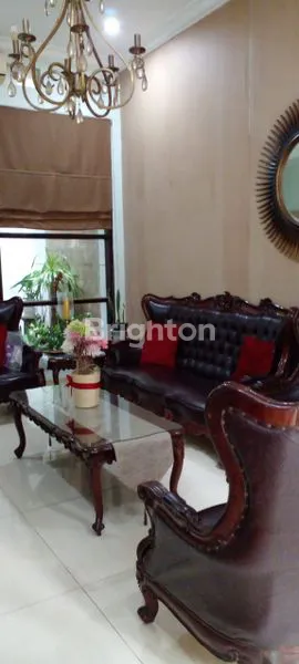 image RUMAH MEWAH & EKSKLUSIF 2,5 LANTAI DI CILANDAK BARAT – ADA KOLAM RENANG | DEKAT MRT (2)