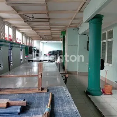 image WORKSHOP & KANTOR STRATEGIS DI JAKARTA BARAT, LT 609M² LB 642M² (1)