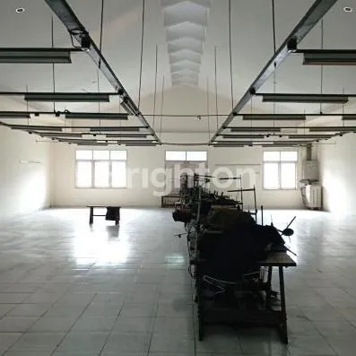 image WORKSHOP & KANTOR STRATEGIS DI JAKARTA BARAT, LT 609M² LB 642M² (2)