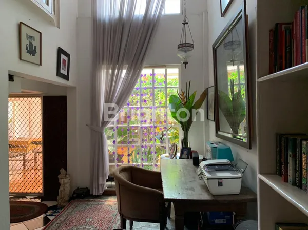 image RUMAH MEWAH ASRI 2 LANTAI DI JAGAKARSA - LUAS TANAH 1780M2, SIAP HUNI & SUPER STRATEGIS! (2)