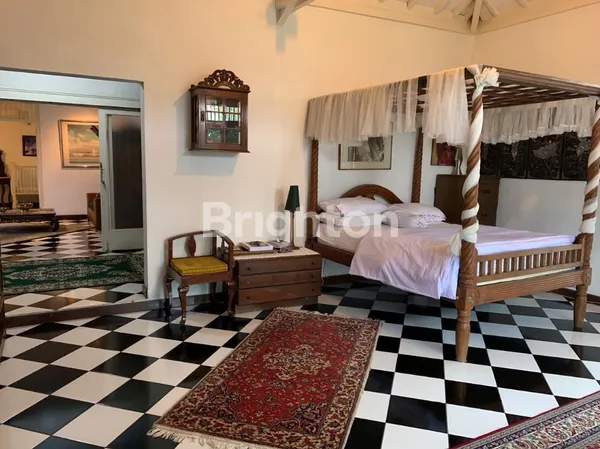 image RUMAH MEWAH ASRI 2 LANTAI DI JAGAKARSA - LUAS TANAH 1780M2, SIAP HUNI & SUPER STRATEGIS! (3)