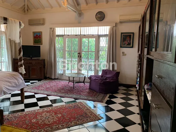 image RUMAH MEWAH ASRI 2 LANTAI DI JAGAKARSA - LUAS TANAH 1780M2, SIAP HUNI & SUPER STRATEGIS! (5)