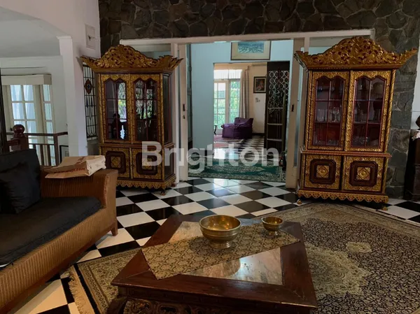 image RUMAH MEWAH ASRI 2 LANTAI DI JAGAKARSA - LUAS TANAH 1780M2, SIAP HUNI & SUPER STRATEGIS! (8)