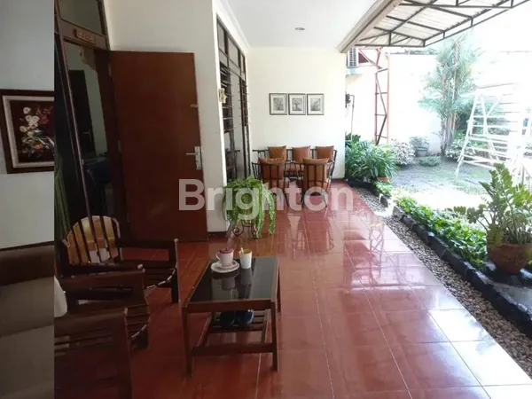 image DIJUAL RUMAH TERAWAT KEBONSARI COCOK UNTUK KANTOR ATAU USAHA, STRATEGIS DEKAT TOL WARU (5)