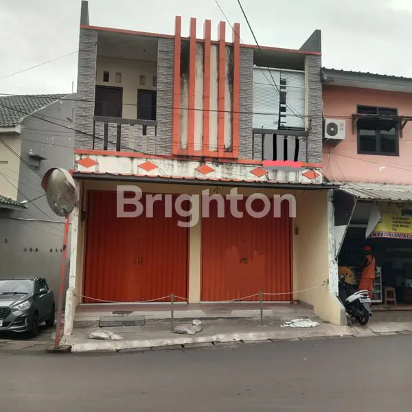image LOKASI STRATEGIS PINGGIR JALAN, RUKO  GANDENG 2 LANTAI, SIAP PAKAI, SHM, JL GANDARIA PASAR REBO JAKARTA TIMUR (1)