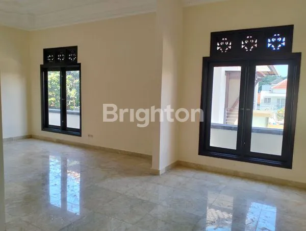 image RUMAH LUAS DENGAN KOLAM RENANG, SHM, DI RENON (7)