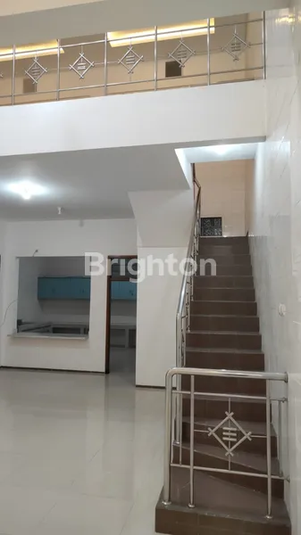 image RUMAH BANGUNAN 2.5 LANTAI DI JALAN NGAGEL JAYA SURABAYA (2)