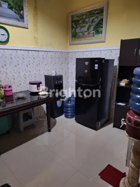 image RUMAH SECOND WISMA MEDOKAN 2 LANTAI, LOKASI STRATEGIS DEKAT GRAHA YKP, DEKAT MERR RUNGKUT  (4)