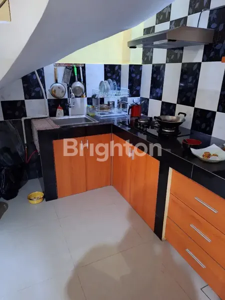 image RUMAH SECOND WISMA MEDOKAN 2 LANTAI, LOKASI STRATEGIS DEKAT GRAHA YKP, DEKAT MERR RUNGKUT  (5)