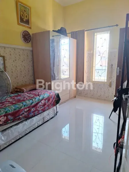 image RUMAH SECOND WISMA MEDOKAN 2 LANTAI, LOKASI STRATEGIS DEKAT GRAHA YKP, DEKAT MERR RUNGKUT  (8)