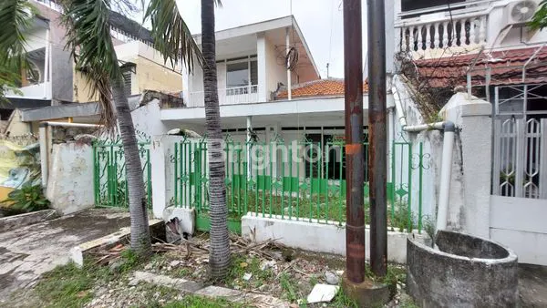 image RUMAH 2 LANTAI DI JALAN NGAGEL MADYA SURABAYA (1)