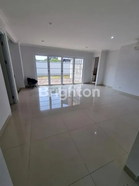 image RUMAH MEWAH 6 KT DI GADING SERPONG, TANAH LUAS 274M² (2)