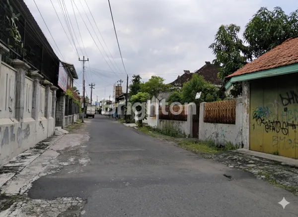 image RUMAH STRATEGIS DI SOLO, DEKAT PASAR GEDE & SHM (2)